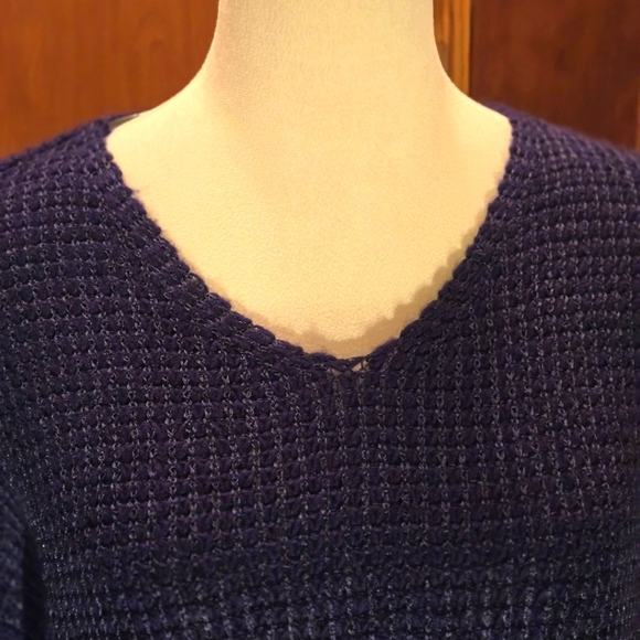 Chico's size 1 (S/8) Midnight Blue Pullover Sweater Top V-neck Metallic Knit - Picture 4 of 14